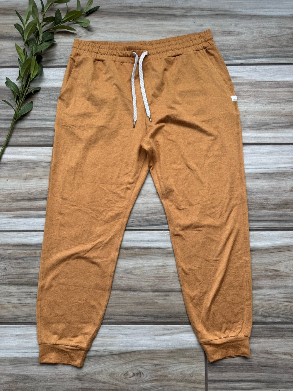 Vuori Performance Jogger Caramel Heather Large DreamKnit Athleisure Pants